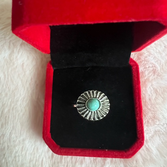 Gorgeous Silver Simulated Turquoise Ring Size 7 - Picture 1 of 3